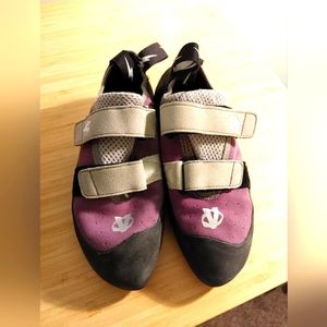 Women's rock climbing shoes